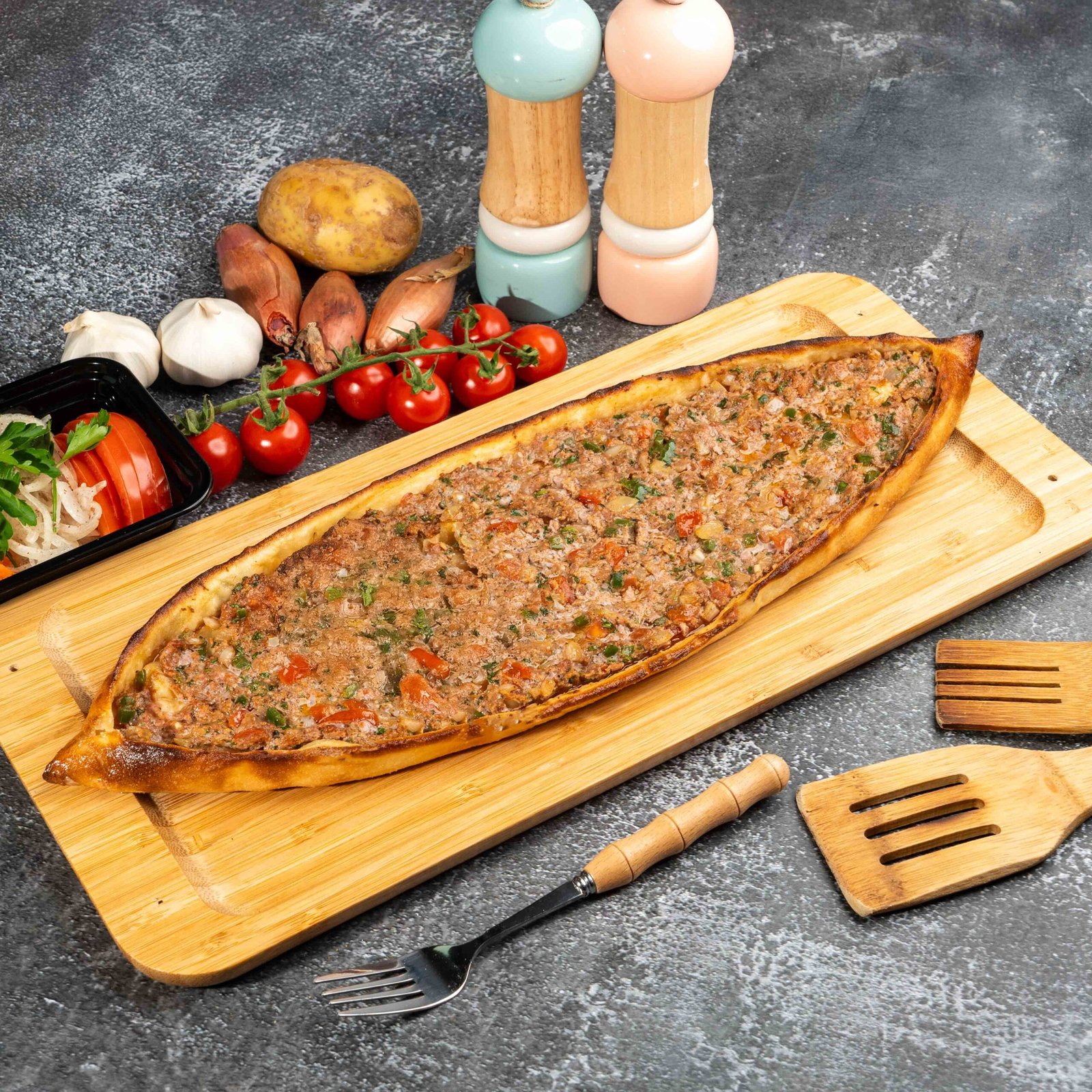 Minced Meat Acik Karadeniz Pidesi Kaşarlı & Zahterli (Açık Karadeniz Pidesi) - Görsel 1