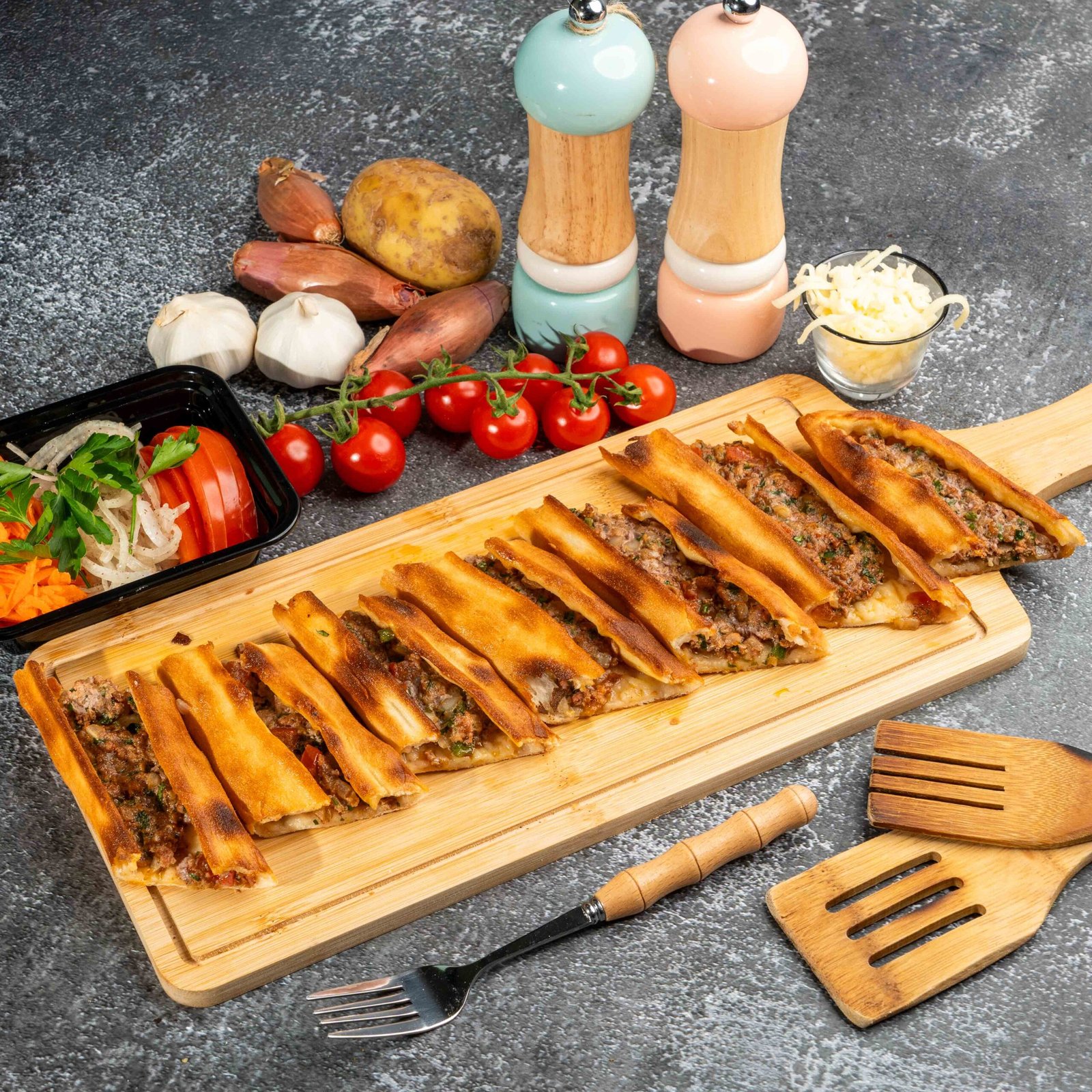 Minced Meat Vezirkopru Pide Kaşarlı (Vezirköprü Pidesi) - Görsel 1