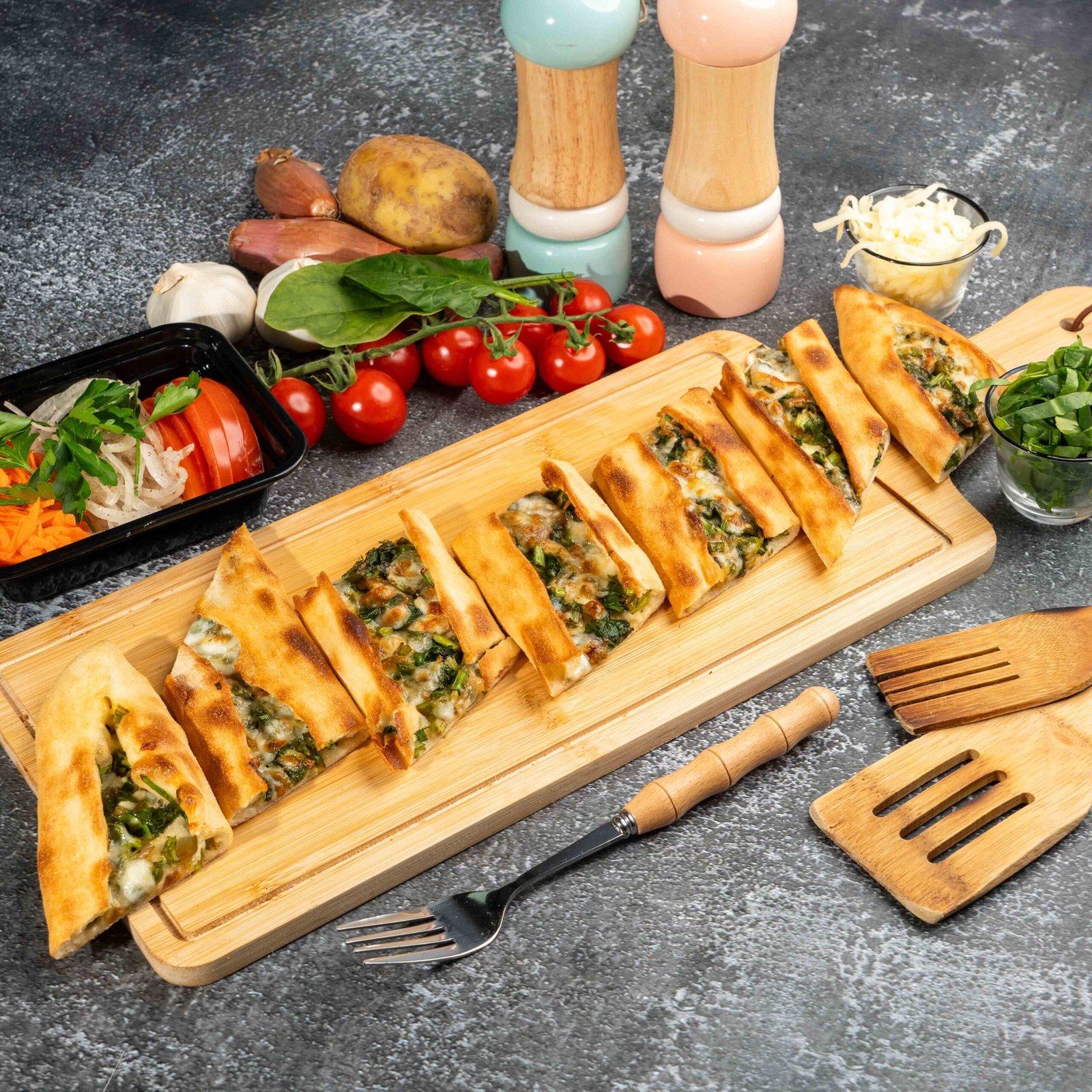 Spinach and Kashkaval Cheese Vezirkopru Pide Ispanaklı+Kaşar (Vezirköprü Pidesi) - Görsel 1